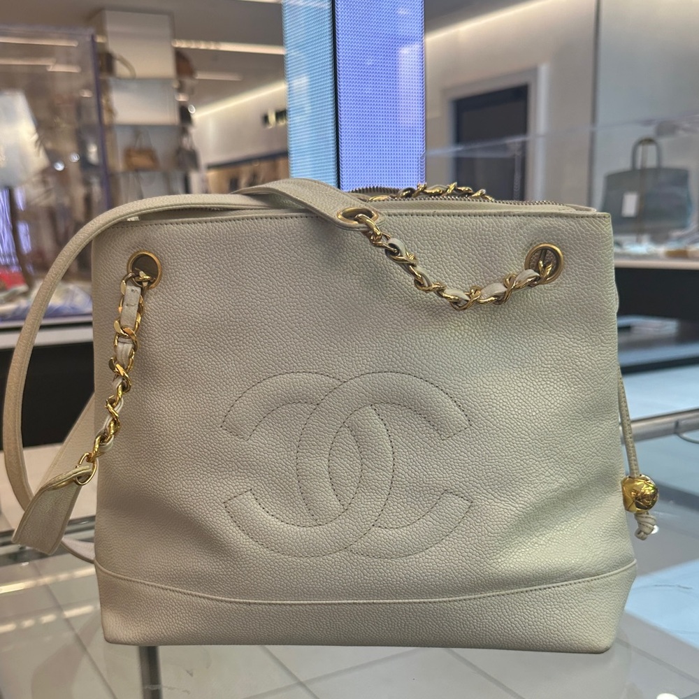 CHANEL Ivory Shoulder Bag with Gold Chain Accent